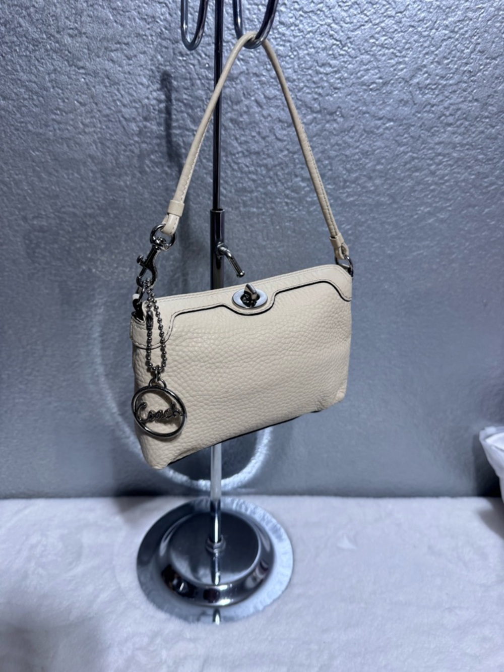 Women's Cream Leather Shoulder Bag - Designer Style